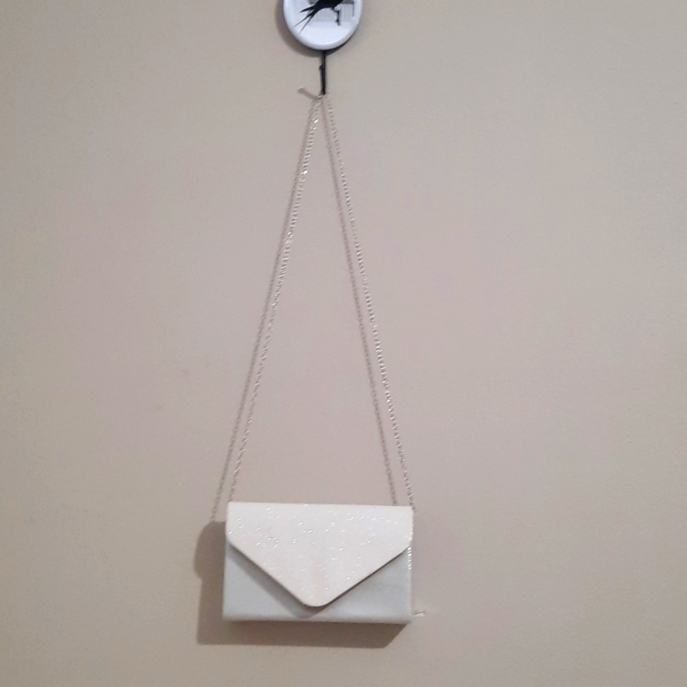 Magnetic clasp, white glittery, chain strap clasp purse